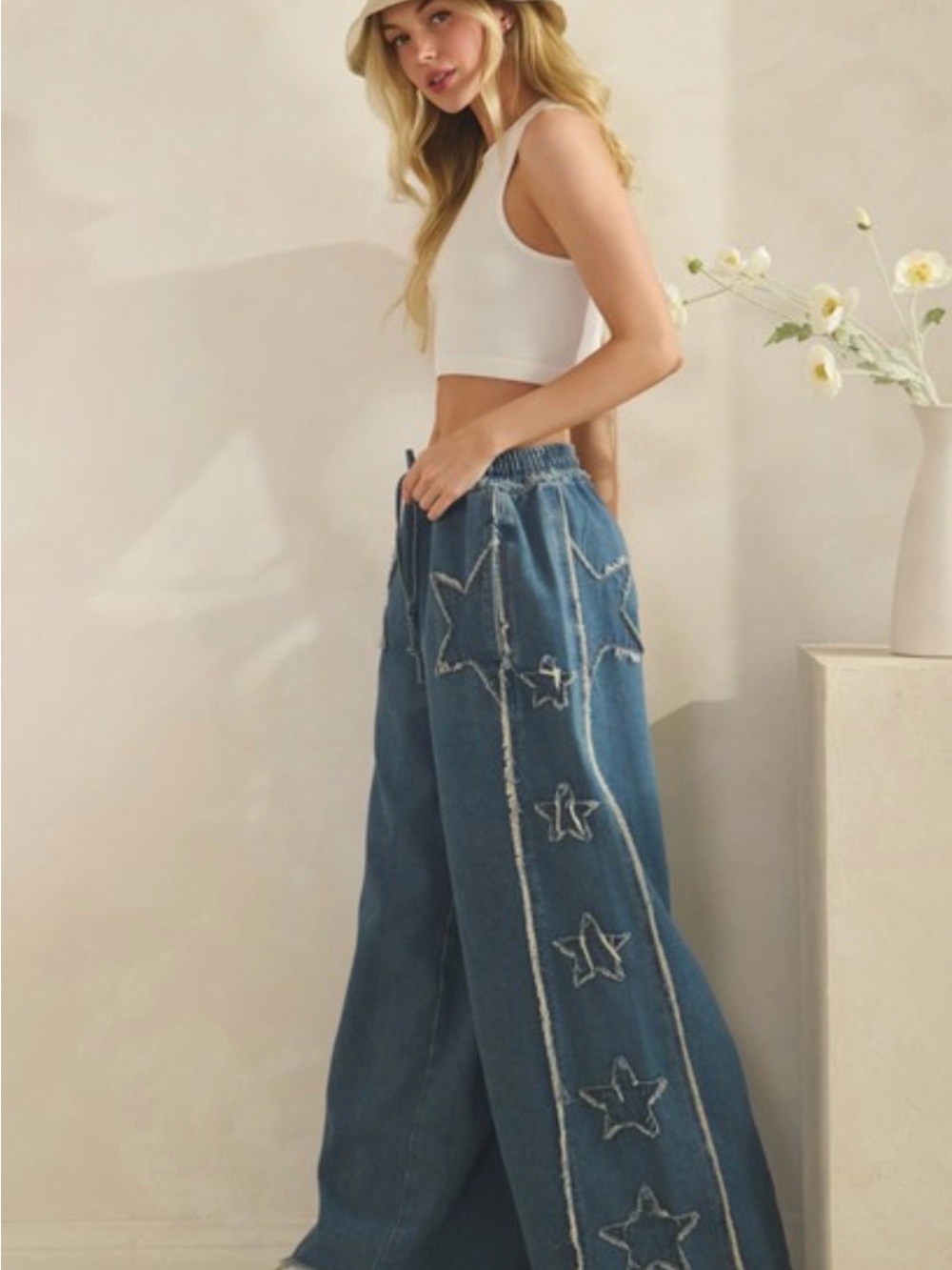 Sage & Fig Frayed Star Patch Wide-Leg Denim Pant
